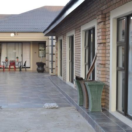 Thembisi Guesthouse Newcastle Exterior foto