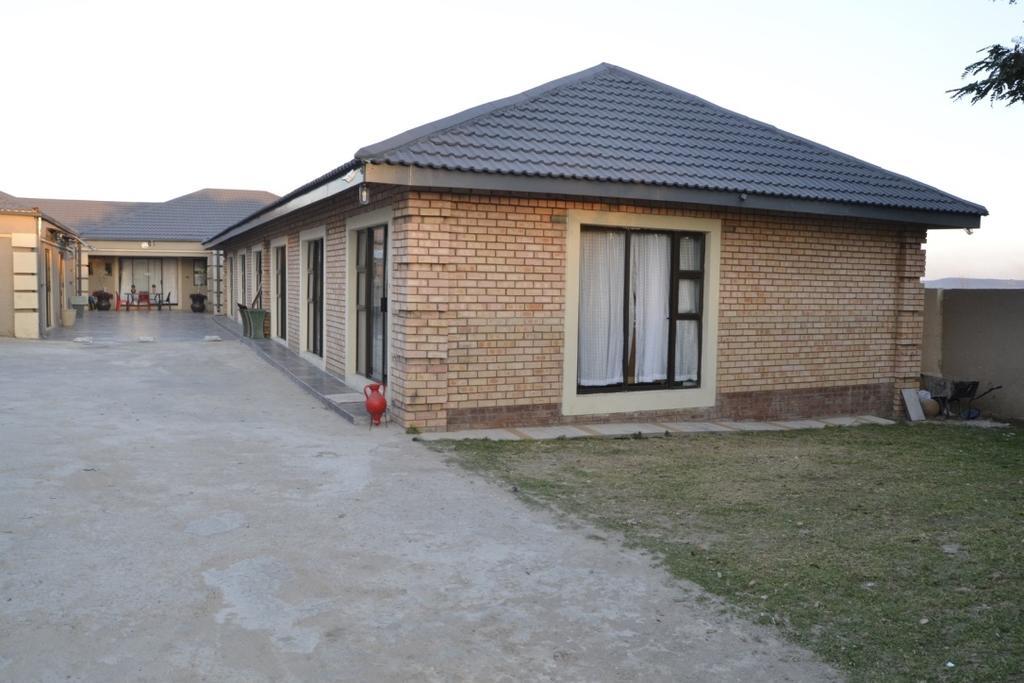 Thembisi Guesthouse Newcastle Exterior foto